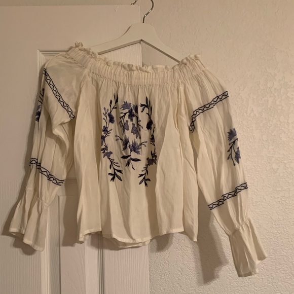 American Eagle Embroidered Off the shoulder Top - Picture 2 of 6